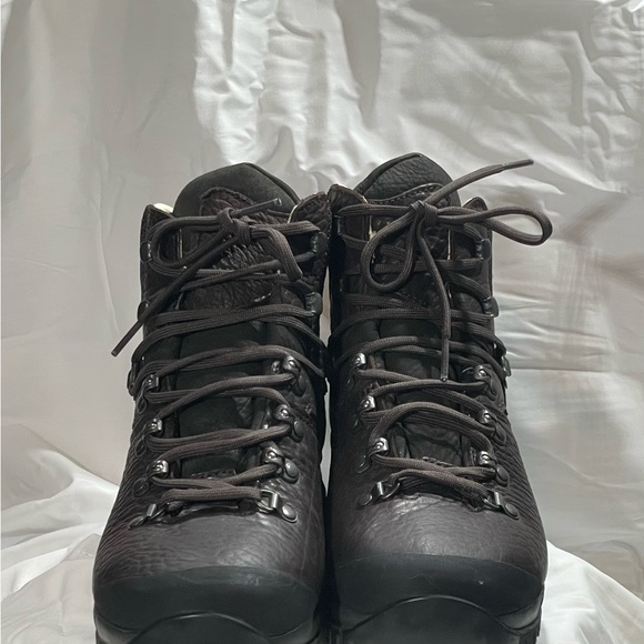 Han Wag Lhasa II women’s boots chestnut/asphalt only worn inside. NWOT - Picture 4 of 5